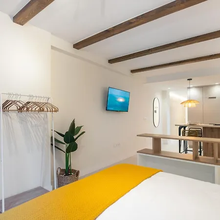 1ª Linea De Playa, Estudio Nuevo Pareja